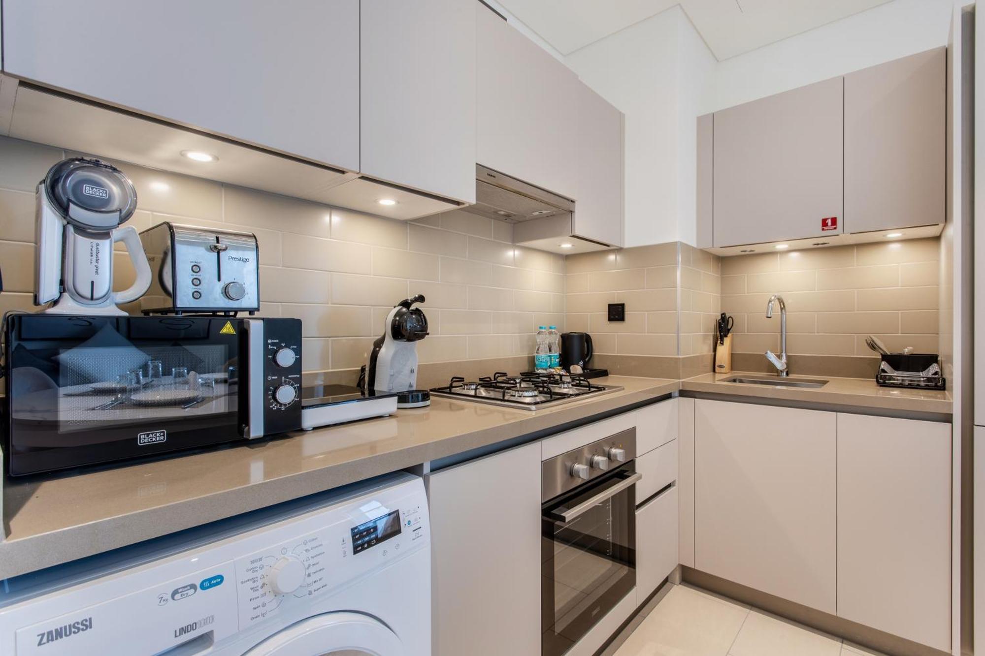 By Latinem Luxury 2br Cvr B1705 Near Burj Khalifa Dubai