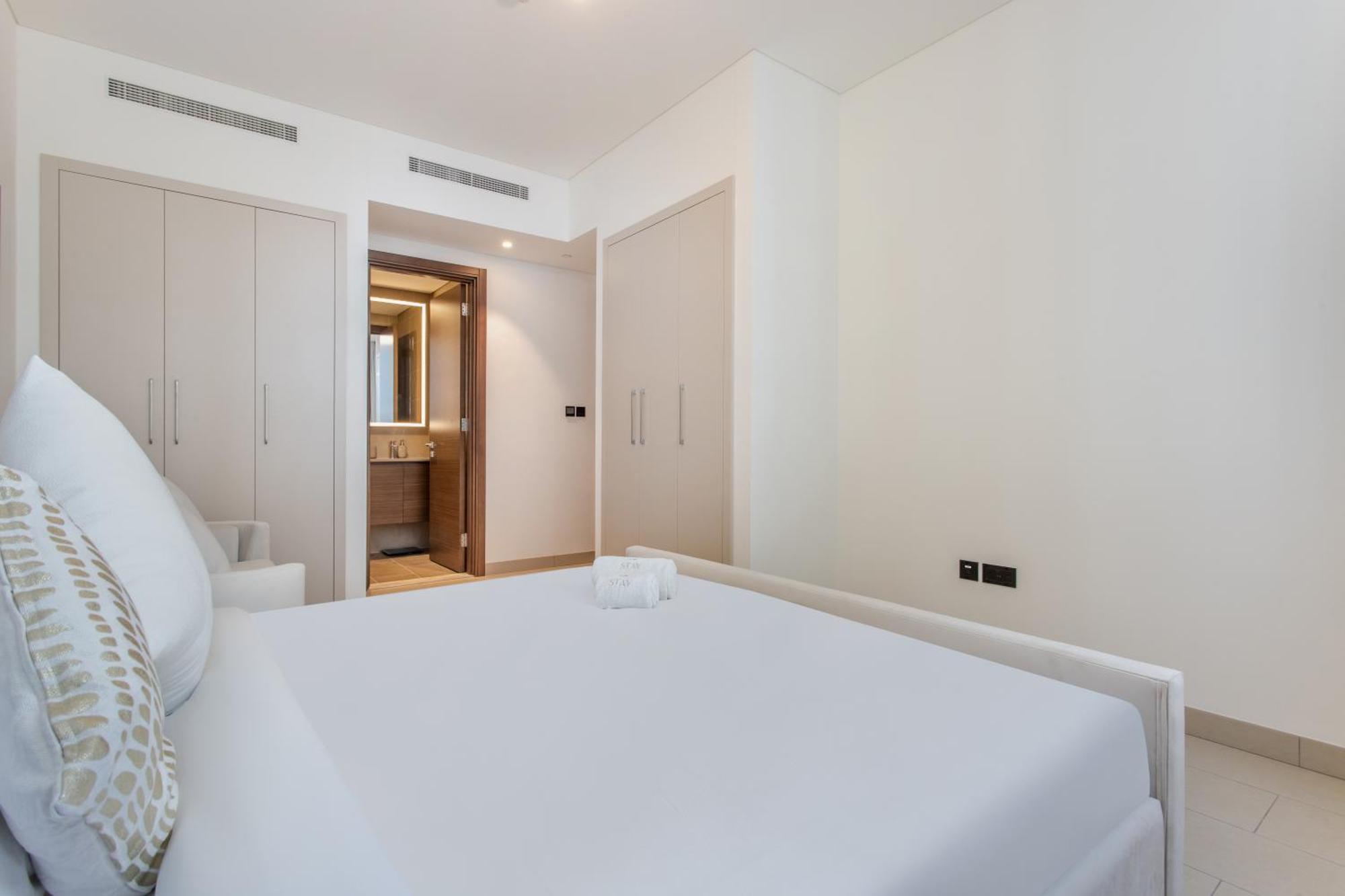 By Latinem Luxury 2br Cvr B1705 Near Burj Khalifa *