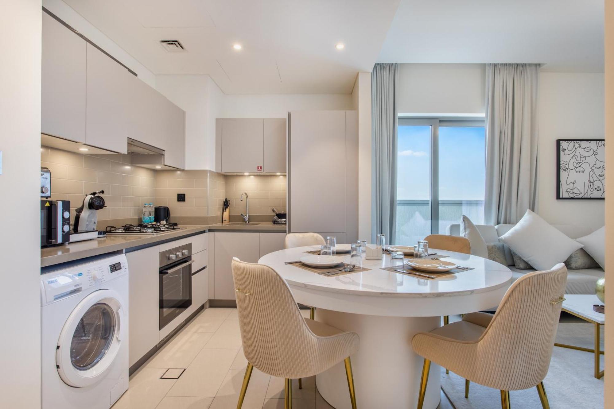 By Latinem Luxury 2br Cvr B1705 Near Burj Khalifa * Dubai