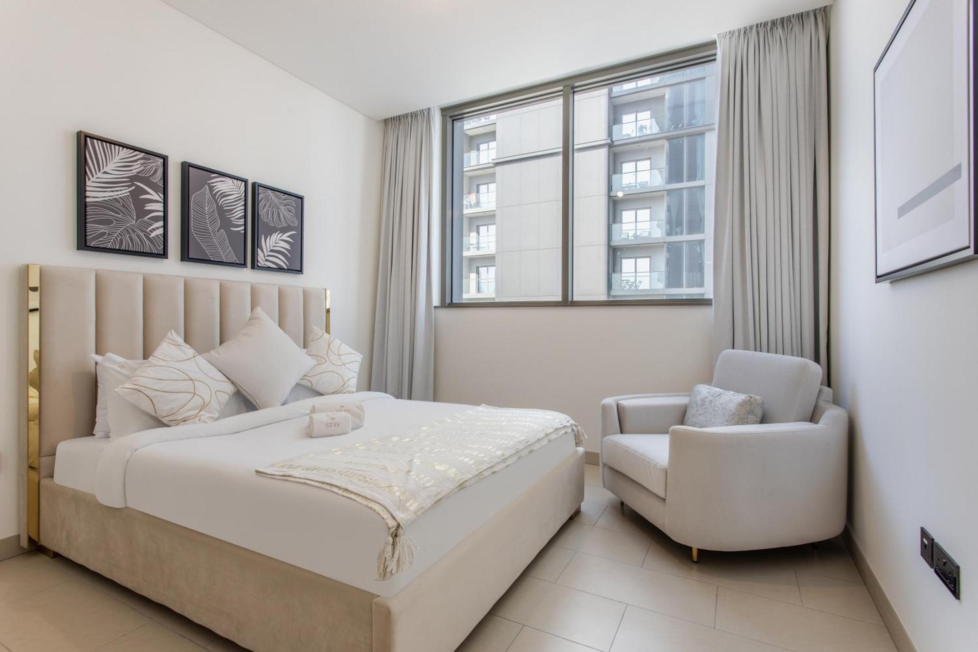 By Latinem Luxury 2br Cvr B1705 Near Burj Khalifa Dubai