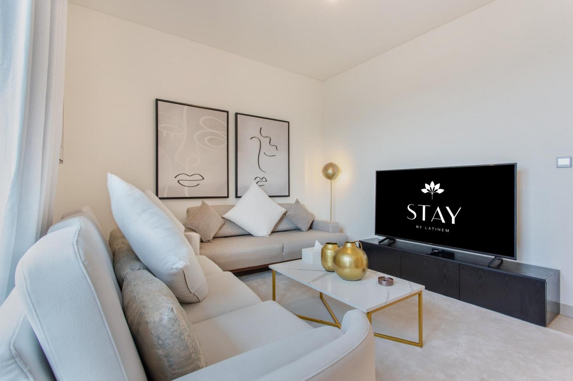 By Latinem Luxury 2br Cvr B1705 Near Burj Khalifa *