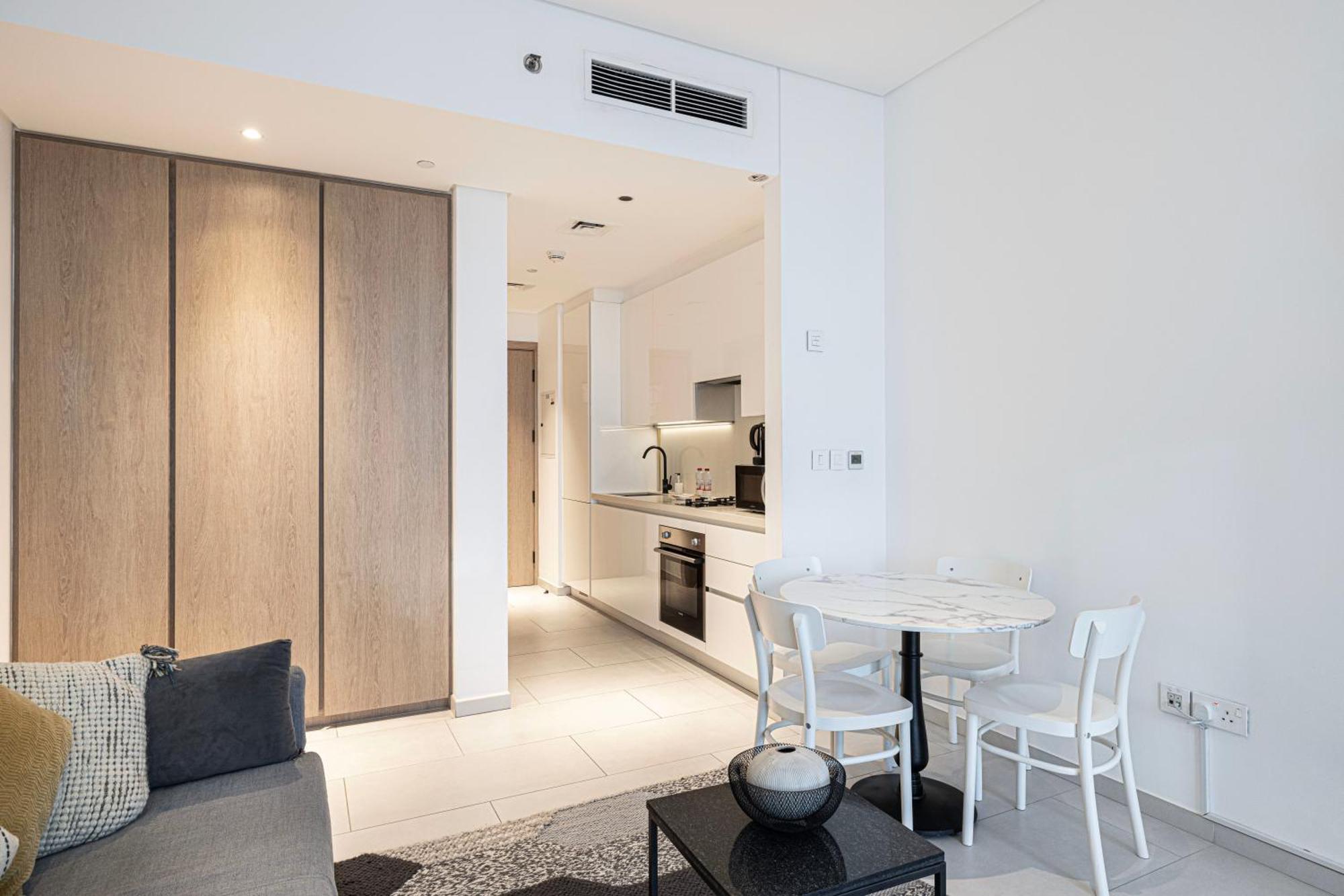 Elegant - 5 Minutes From Downtown Apartment *