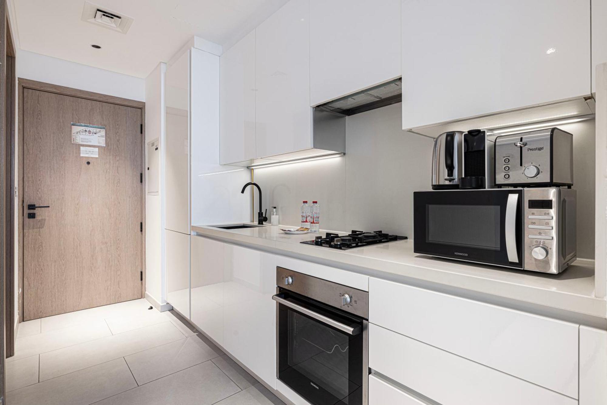 Elegant - 5 Minutes From Downtown Apartment