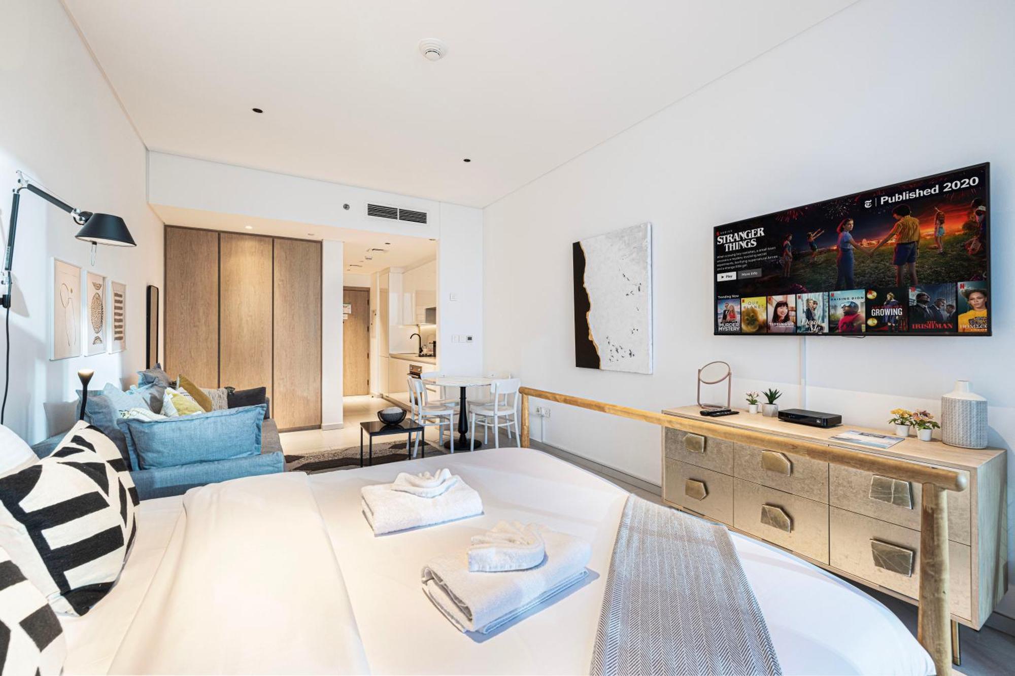 Elegant - 5 Minutes From Downtown Apartment *