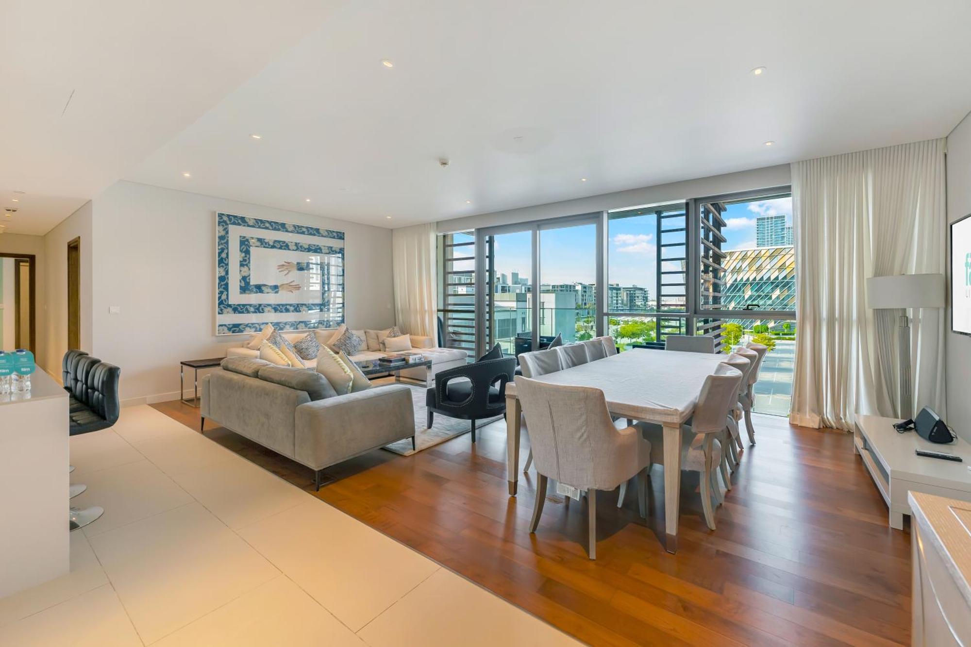 Fam Living - Walk - Opulent Living Apartment *