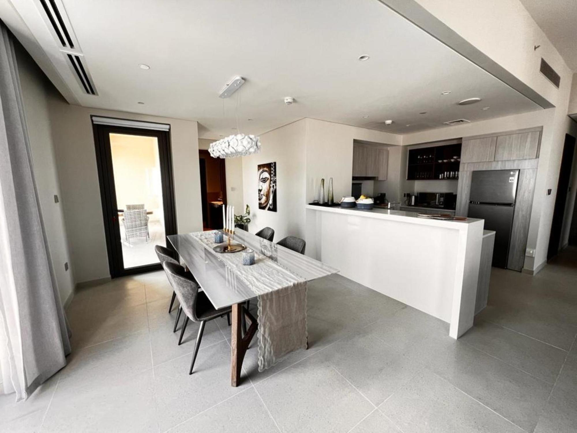 Contemporary 3 Bedroom Plus Guest In Vida Creek Beach Apartment Dubai
