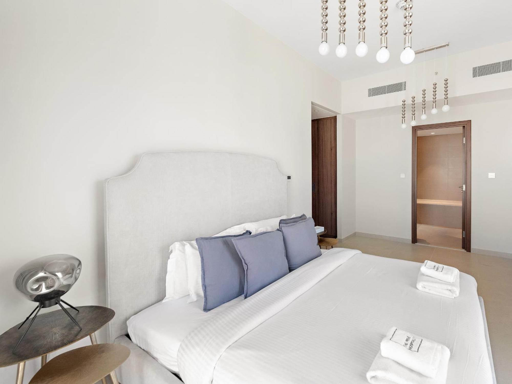 Contemporary 3 Bedroom Plus Guest In Vida Creek Beach Apartment Dubai
