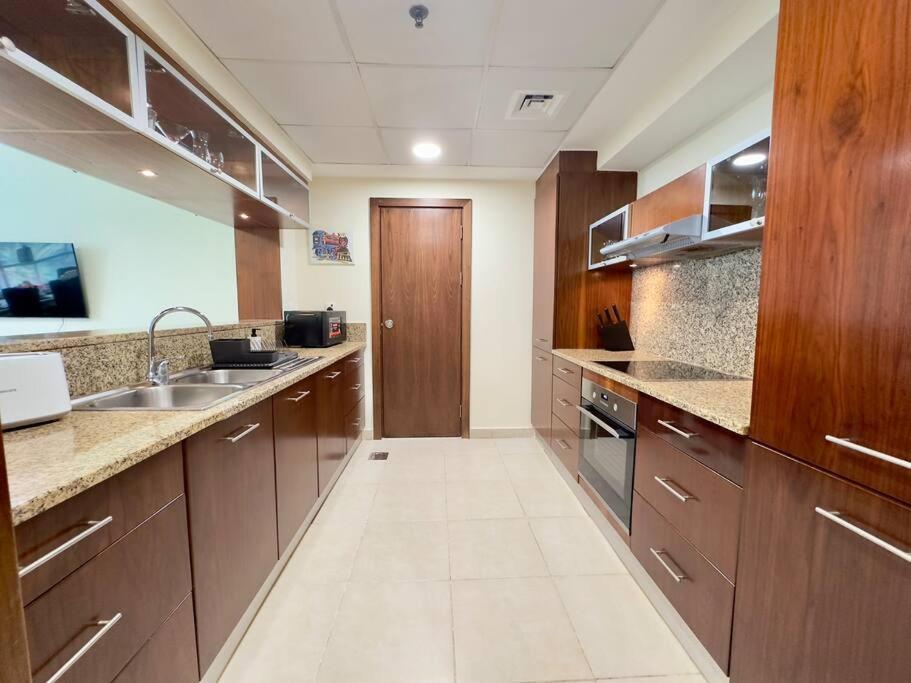 Dar Vacation - Charming 2br In Marina Apartment Dubai