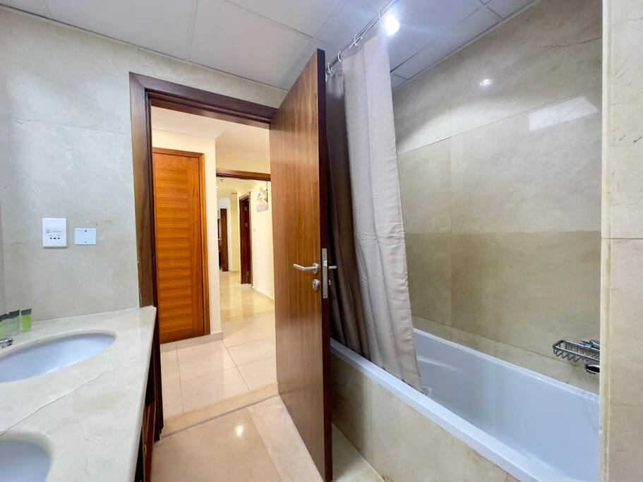 Dar Vacation - Charming 2br In Marina Apartment Dubai