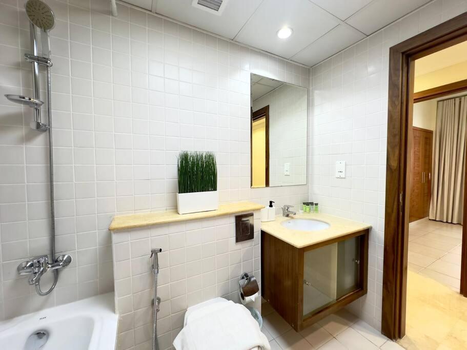 Apartment Dar Vacation - Charming 2br In Marina Dubai