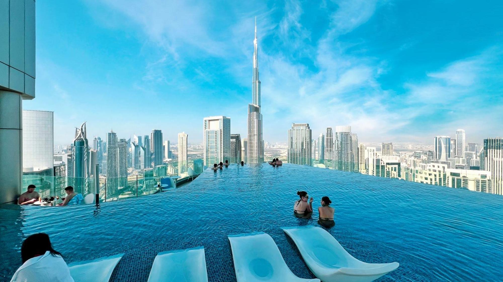 5 Star High Rise Luxury Apartment, Infinity Pool With Stunning Burj View - Brand New Dubai