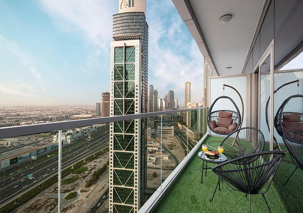 Apartment 5 Star High Rise Luxury Apartment, Infinity Pool With Stunning Burj View - Brand New *