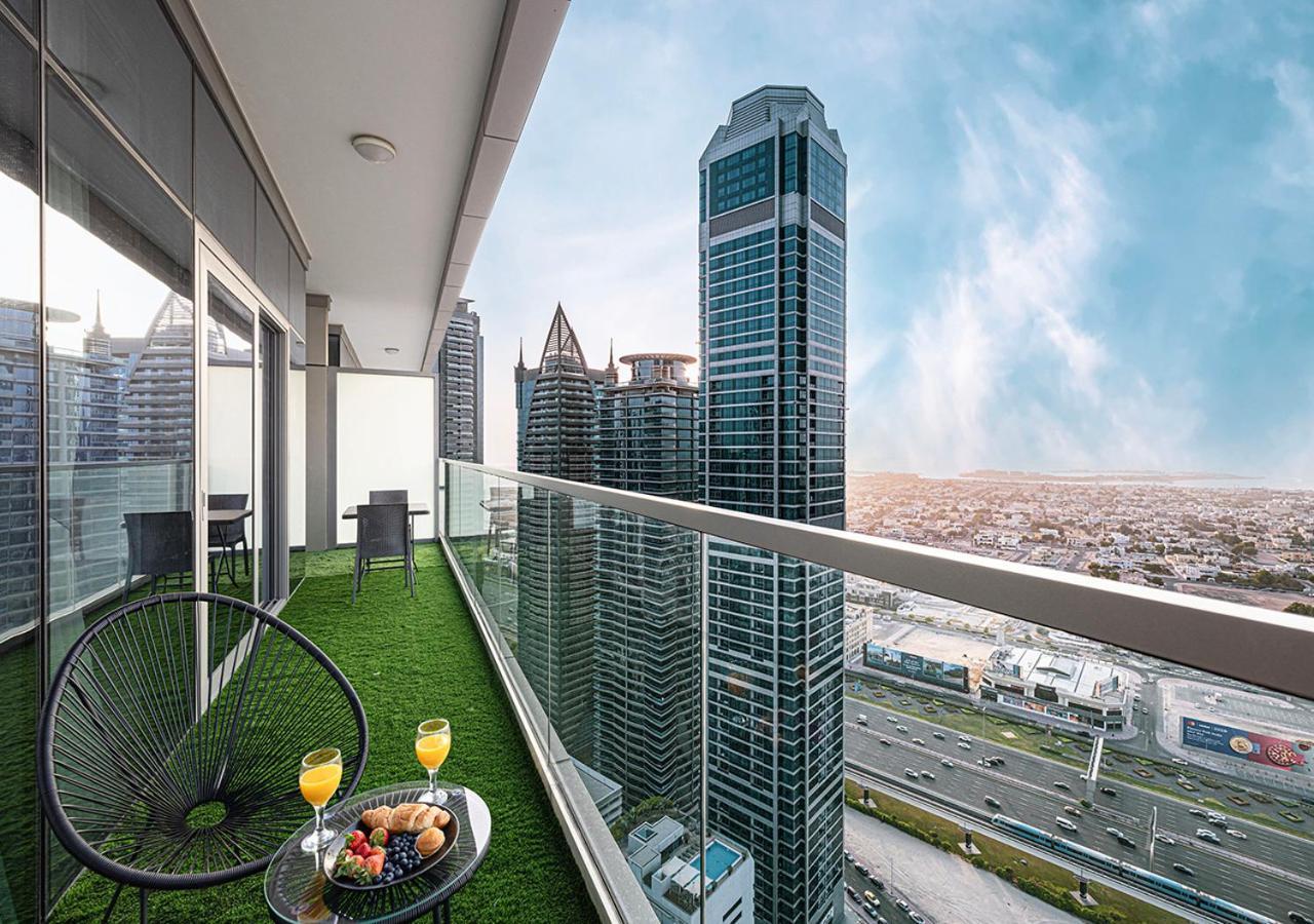 5 Star High Rise Luxury Apartment, Infinity Pool With Stunning Burj View - Brand New * Dubai