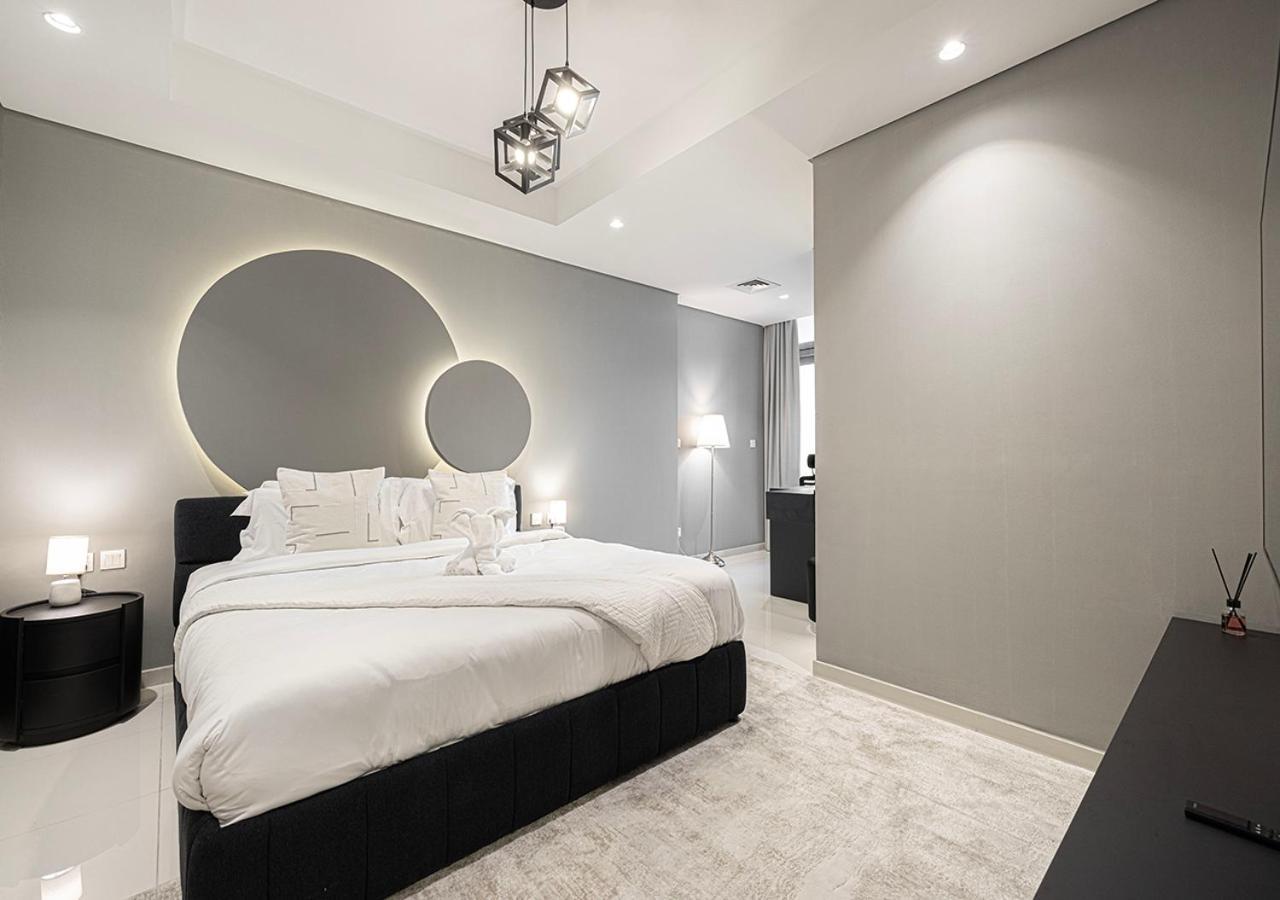 Apartment 5 Star High Rise Luxury Apartment, Infinity Pool With Stunning Burj View - Brand New