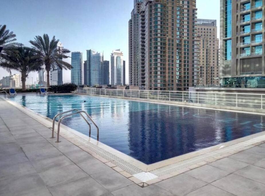 Large 1 Bedroom - Mag218 - Marina Apartment *