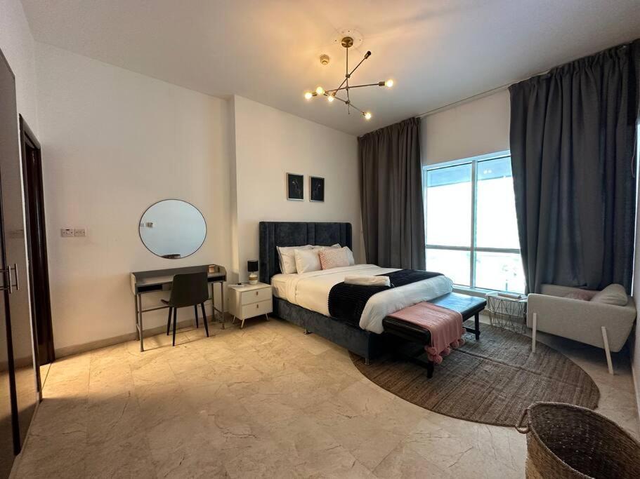 Apartment Cozy 2bhk With Marina Views *