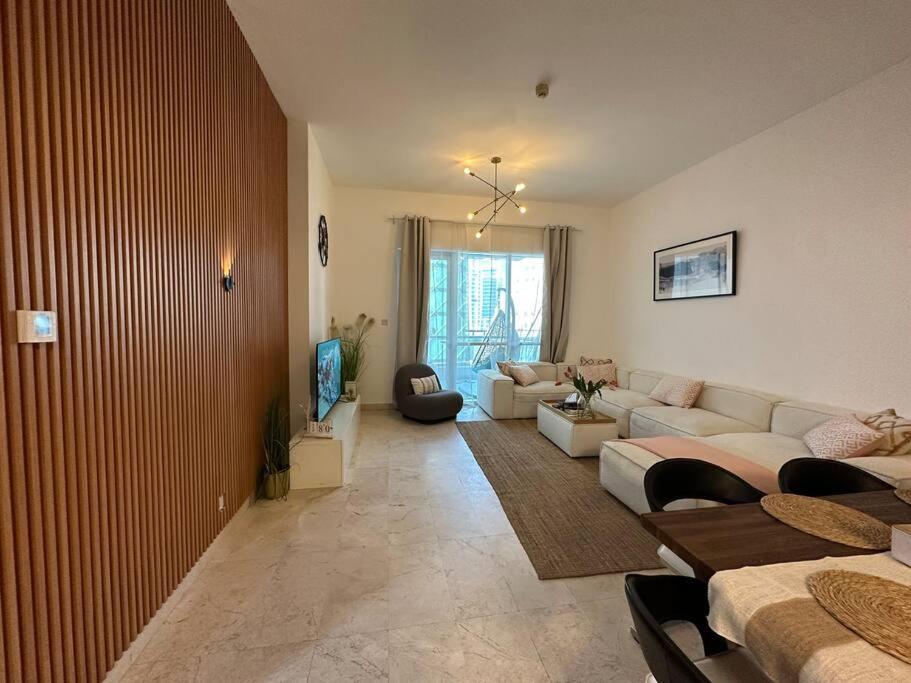 Cozy 2bhk With Marina Views *