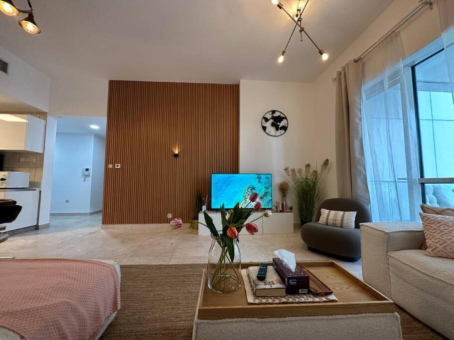 Apartment Cozy 2bhk With Marina Views *