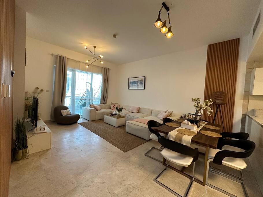 Cozy 2bhk With Marina Views
