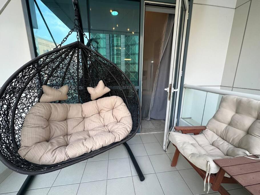 Cozy 2bhk With Marina Views Apartment Dubai