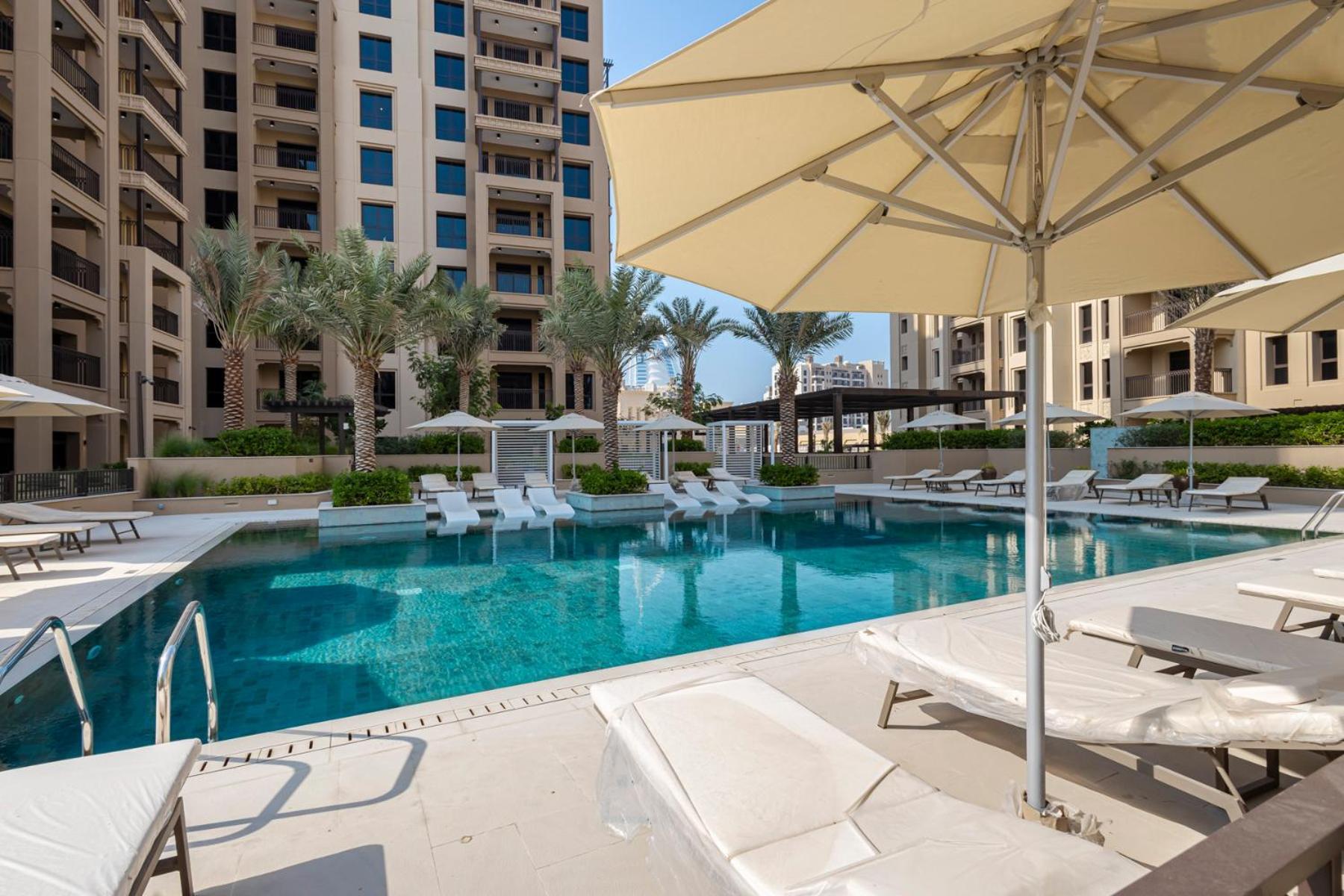 Chic 2br In Madinat Jumeirah Living Pool Views