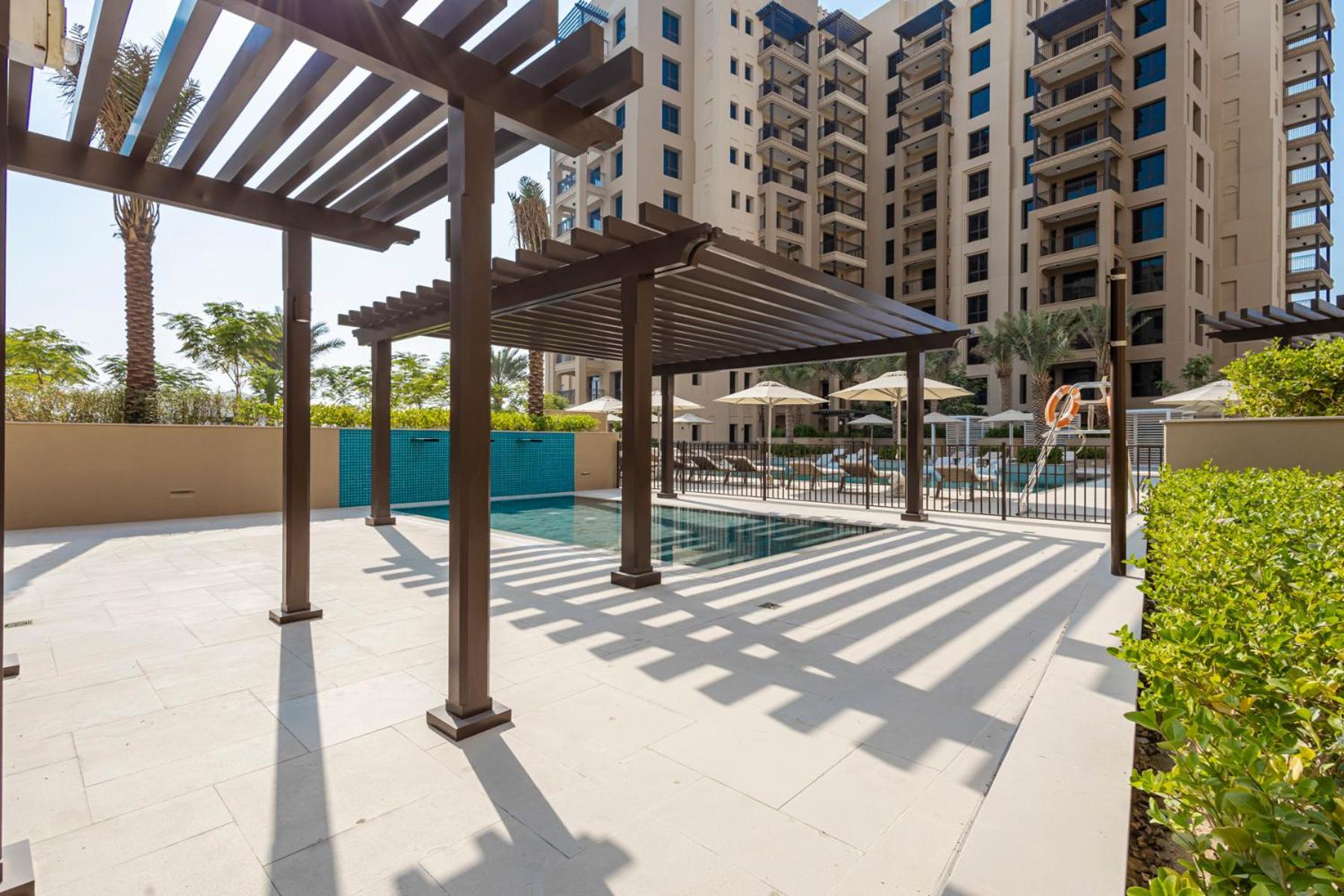 Chic 2br In Madinat Jumeirah Living Pool Views Dubai