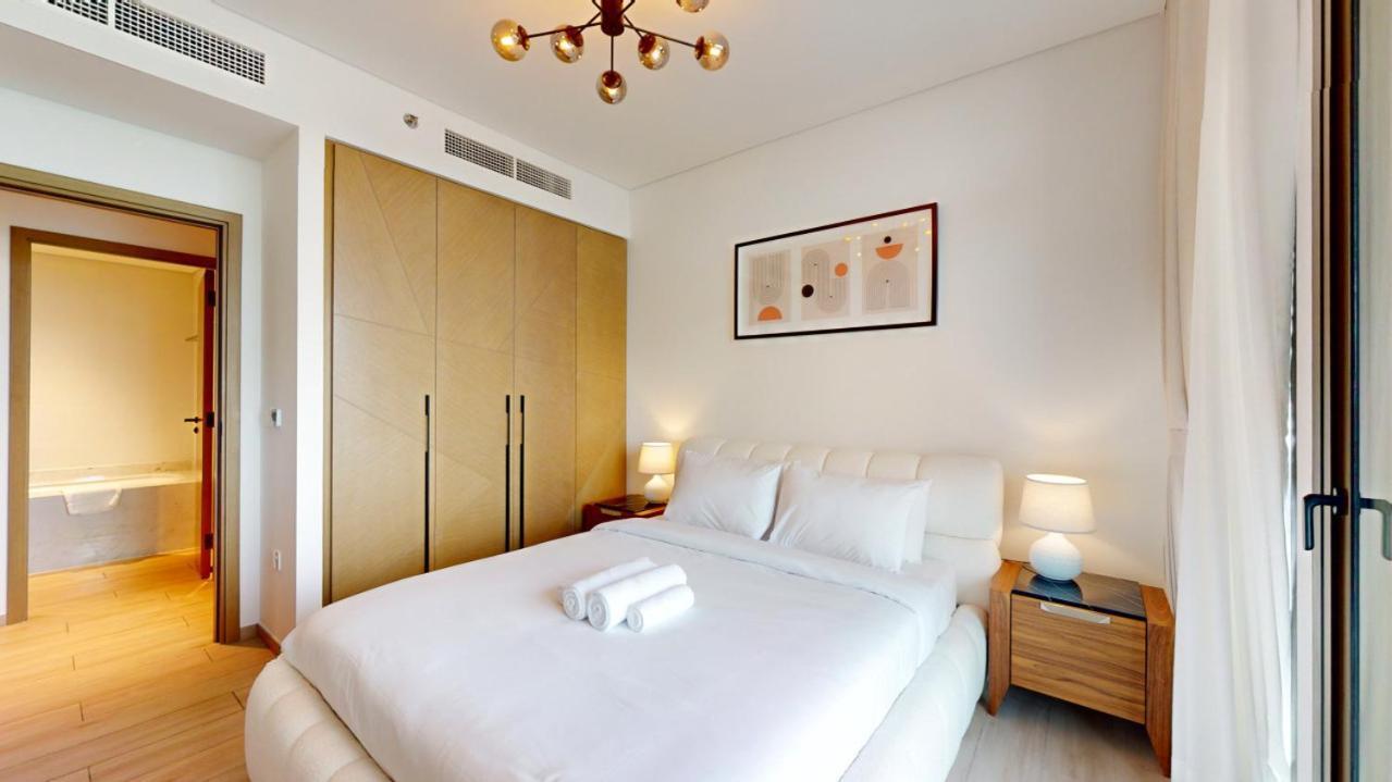 Palace Residences - Vibrant Two Bed With View *