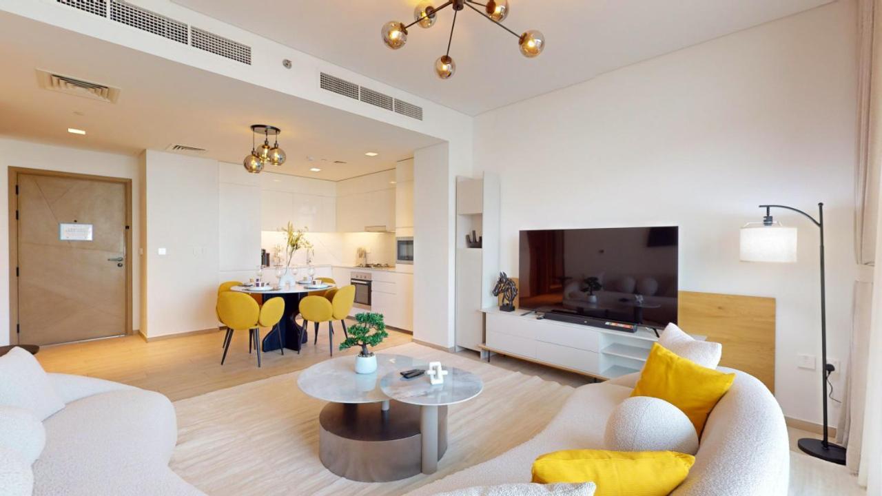 Palace Residences - Vibrant Two Bed With View