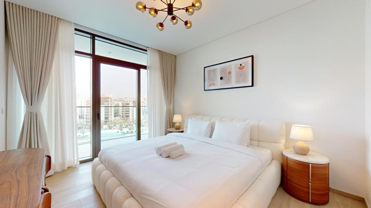 Palace Residences - Vibrant Two Bed With View Apartment