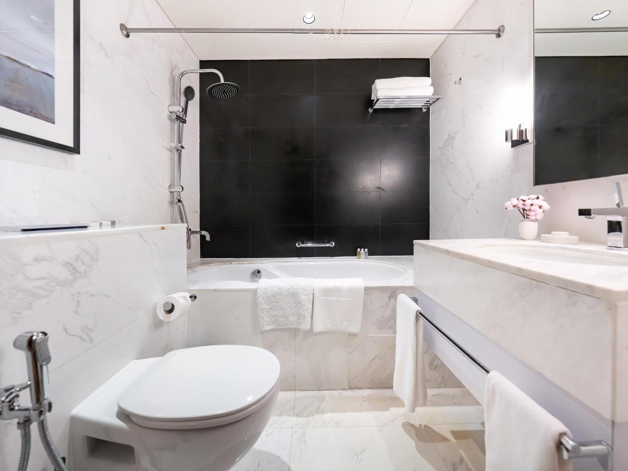 Apartment Haven Kempenski Mall Access Super Luxurious Dubai