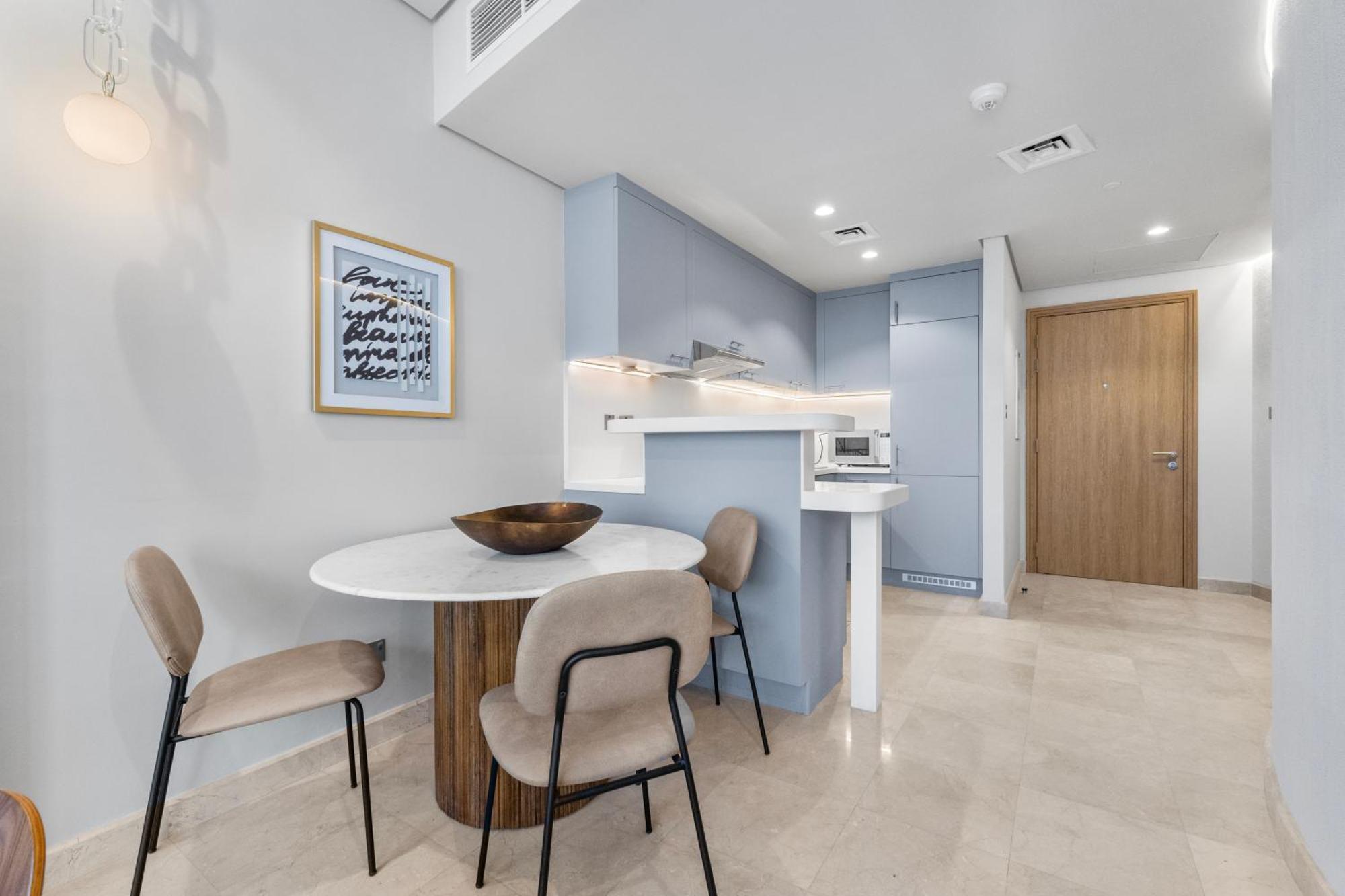 Difc Downtown - Exclusive 1 Br Apartment *