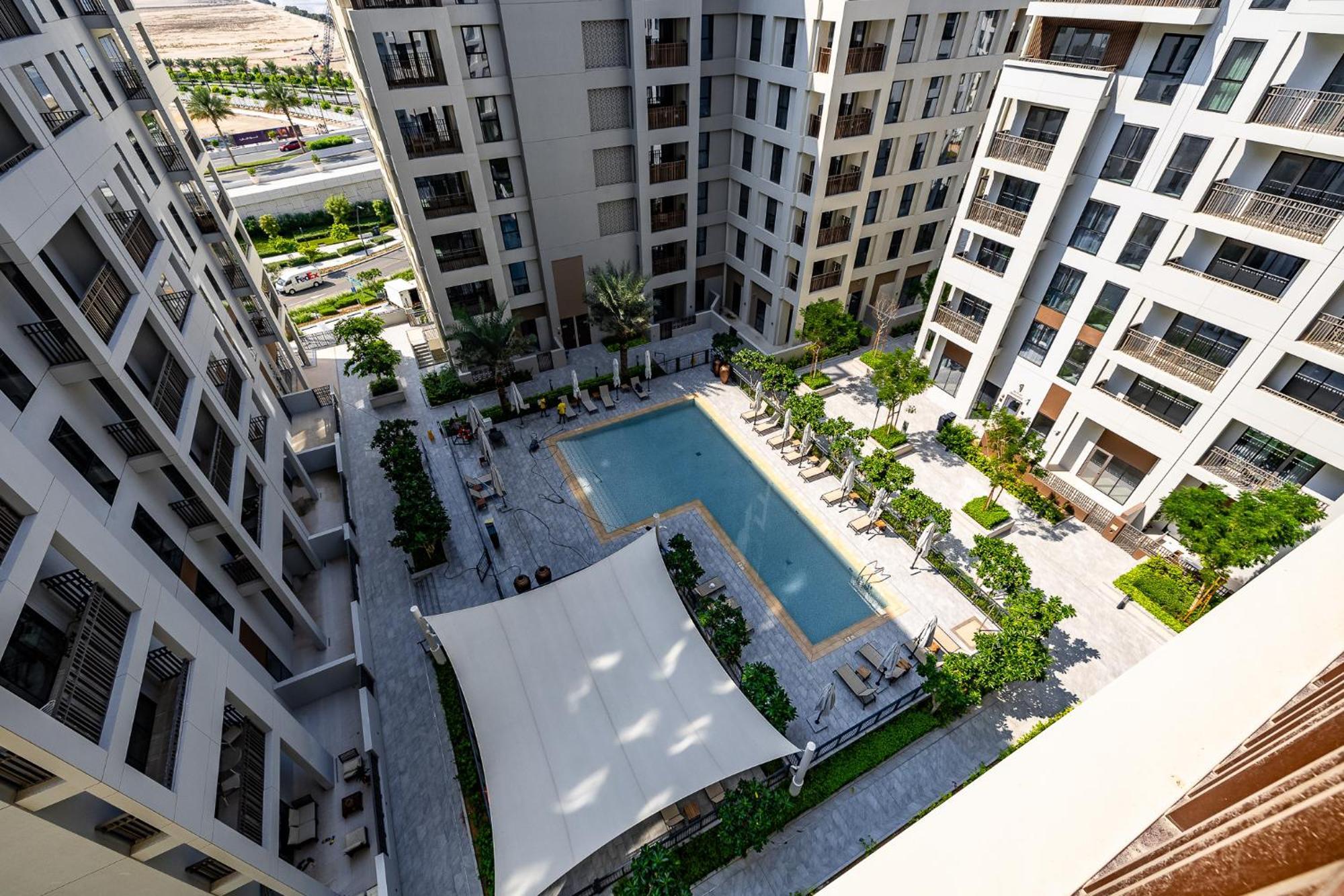 Apartment Newly Furnished 1bdr In Creek With Water Views *