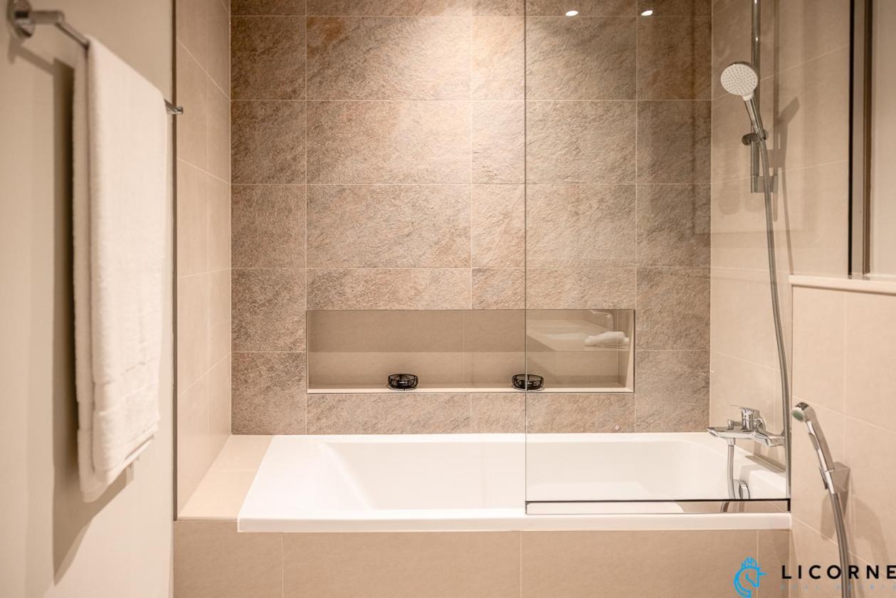 New Stylish 1br Apartment, Next To Mall - Downtown Views Ll, Tower 3 *