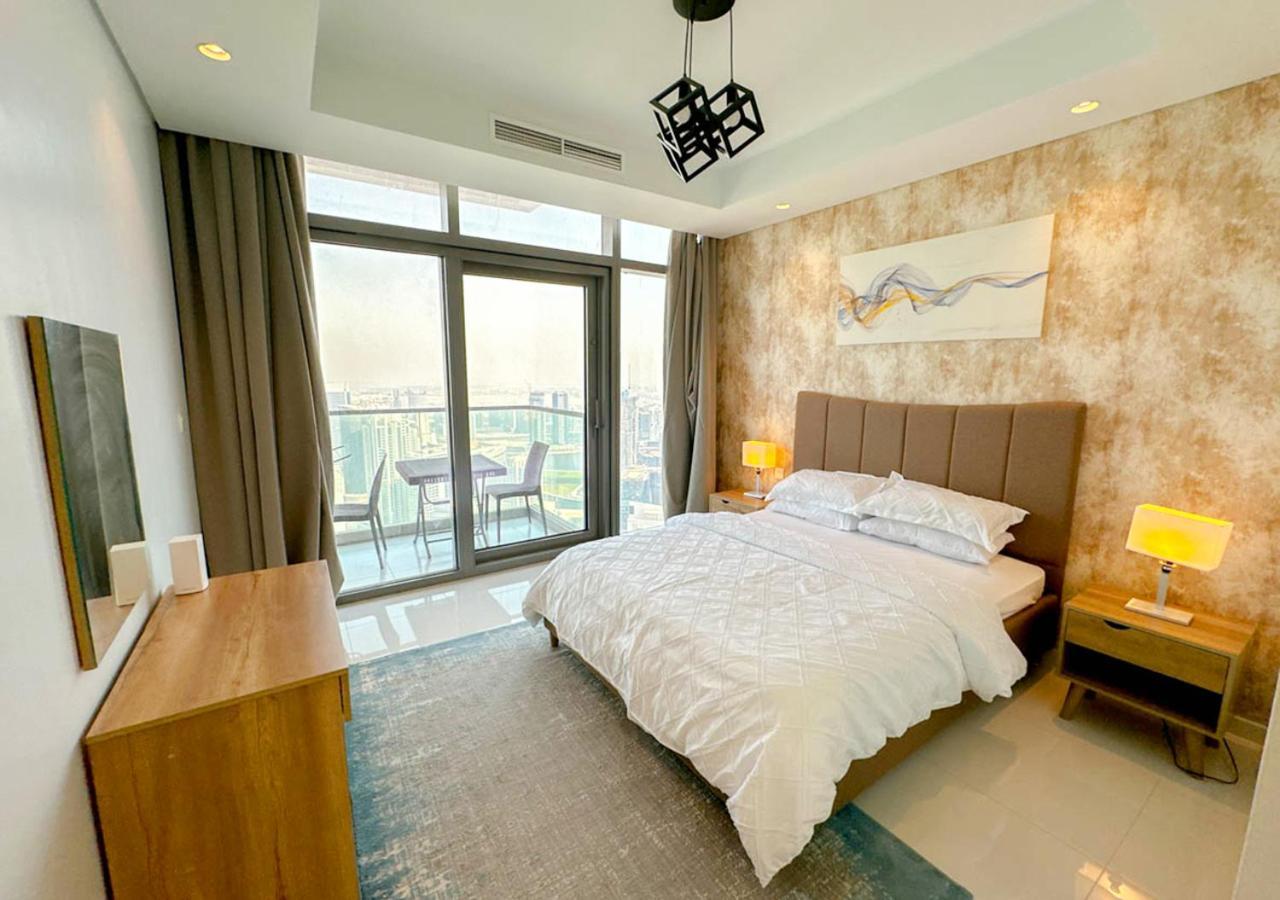 Spectacular Views On The 55th Floor & Infinity Pool Apartment
