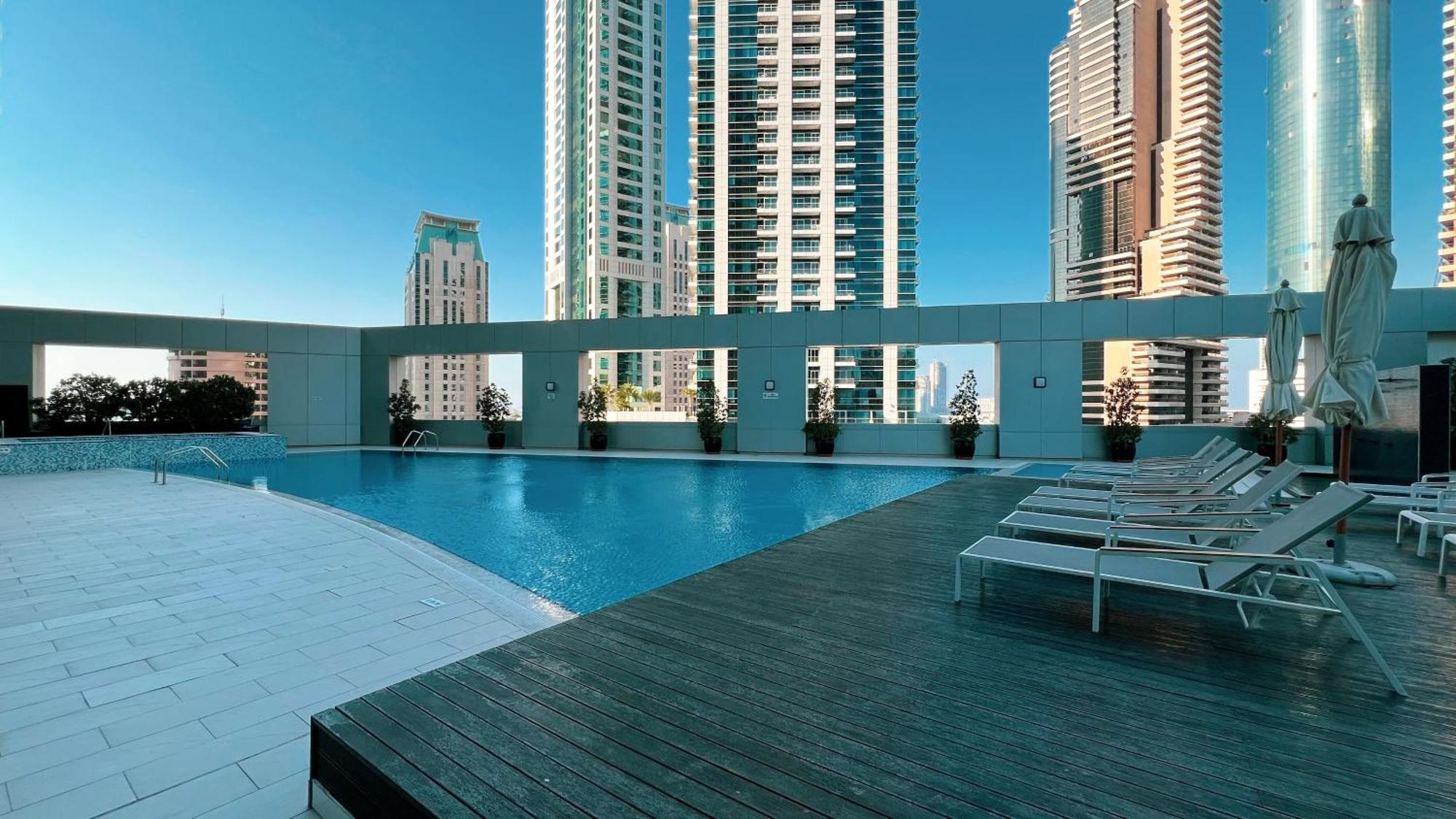 Apartment Modern 4br With Balcony And Scenic Marina Views Dubai
