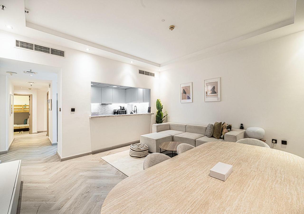 Apartment Modern 4br With Balcony And Scenic Marina Views