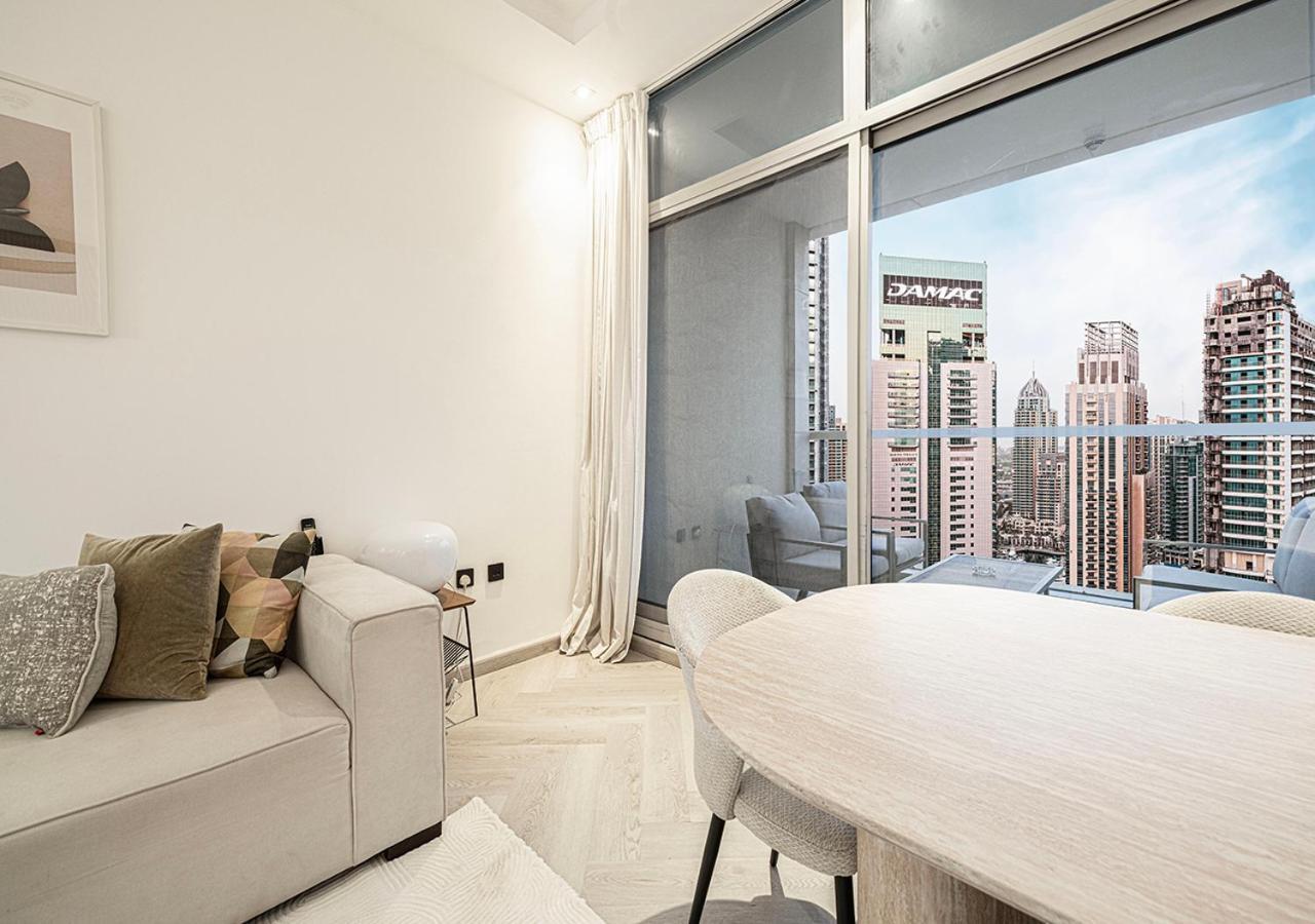 Apartment Modern 4br With Balcony And Scenic Marina Views Dubai