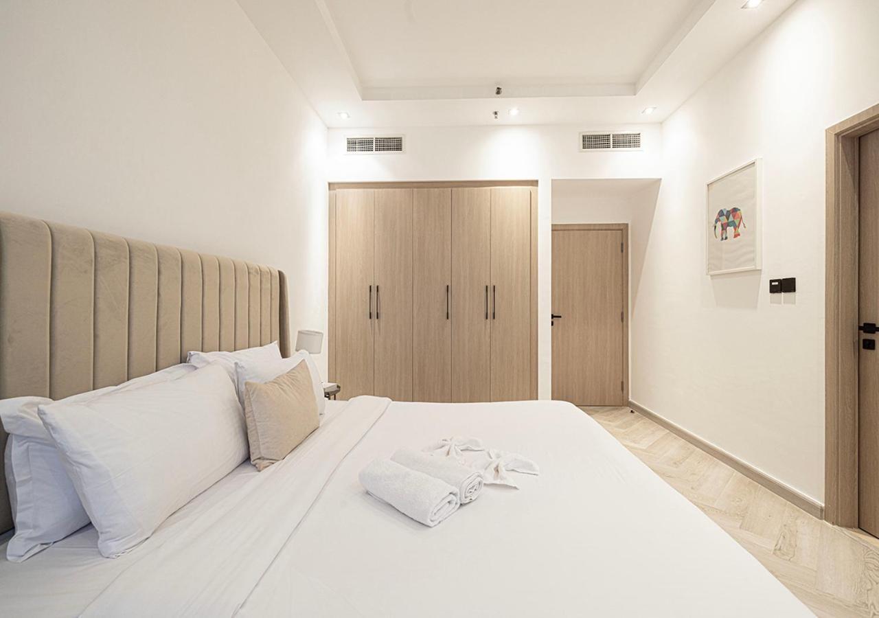 Modern 4br With Balcony And Scenic Marina Views Apartment