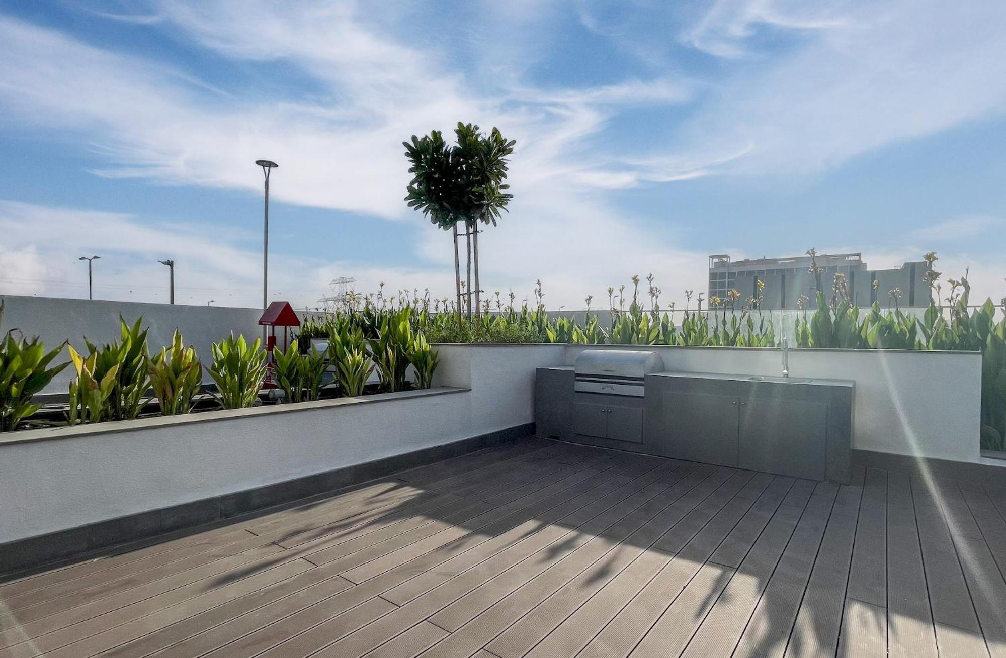 Elite Lux Homes - Contemporary Comfort - In Azizi Riviera Apartment