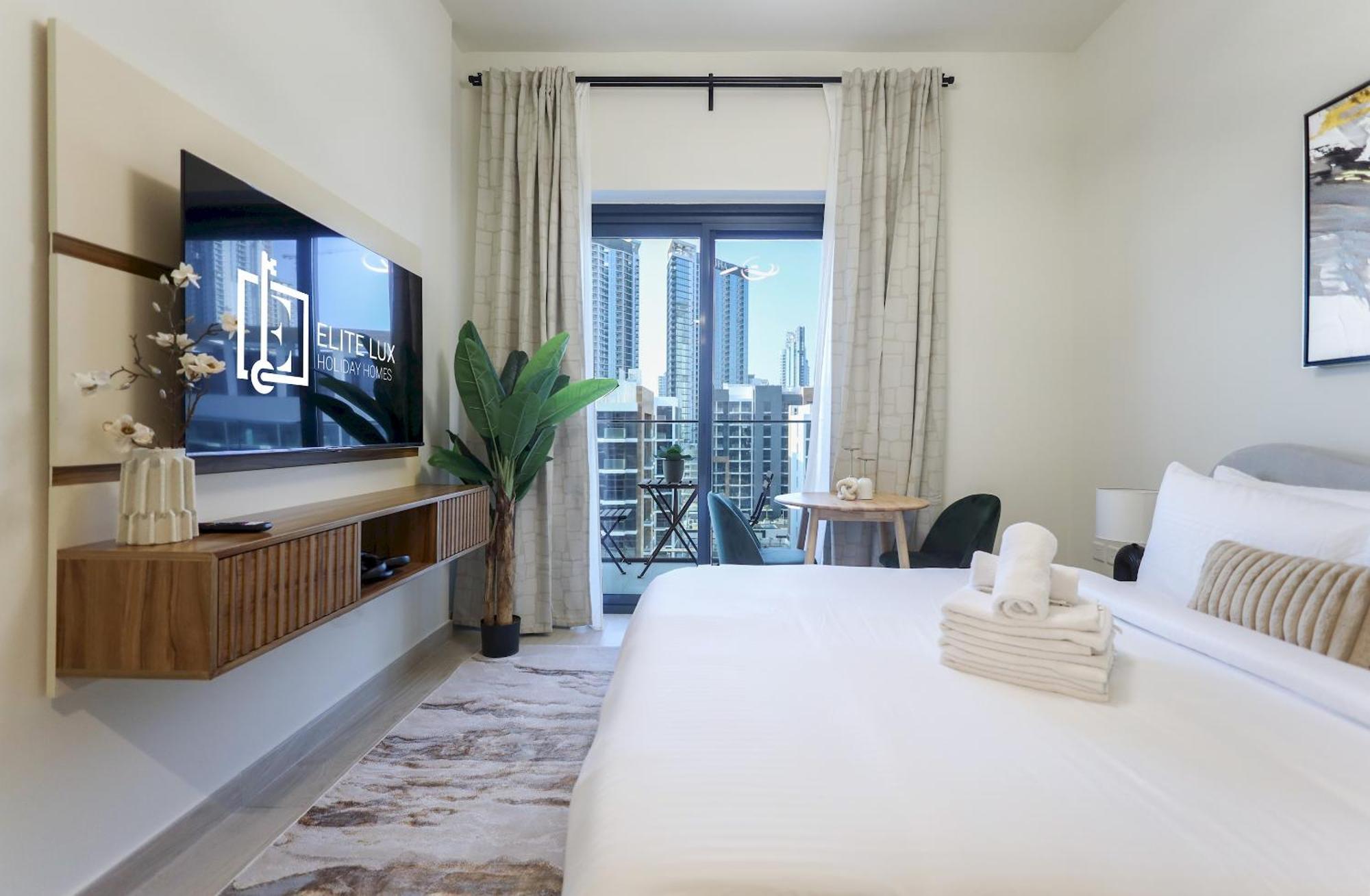 Elite Lux Homes - Contemporary Comfort - In Azizi Riviera Apartment