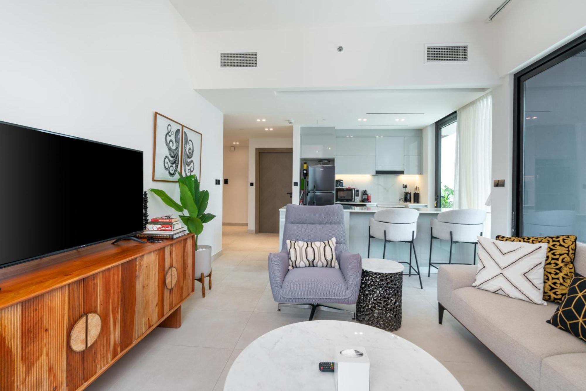 Stunning 2bd Business Bay Apartment *