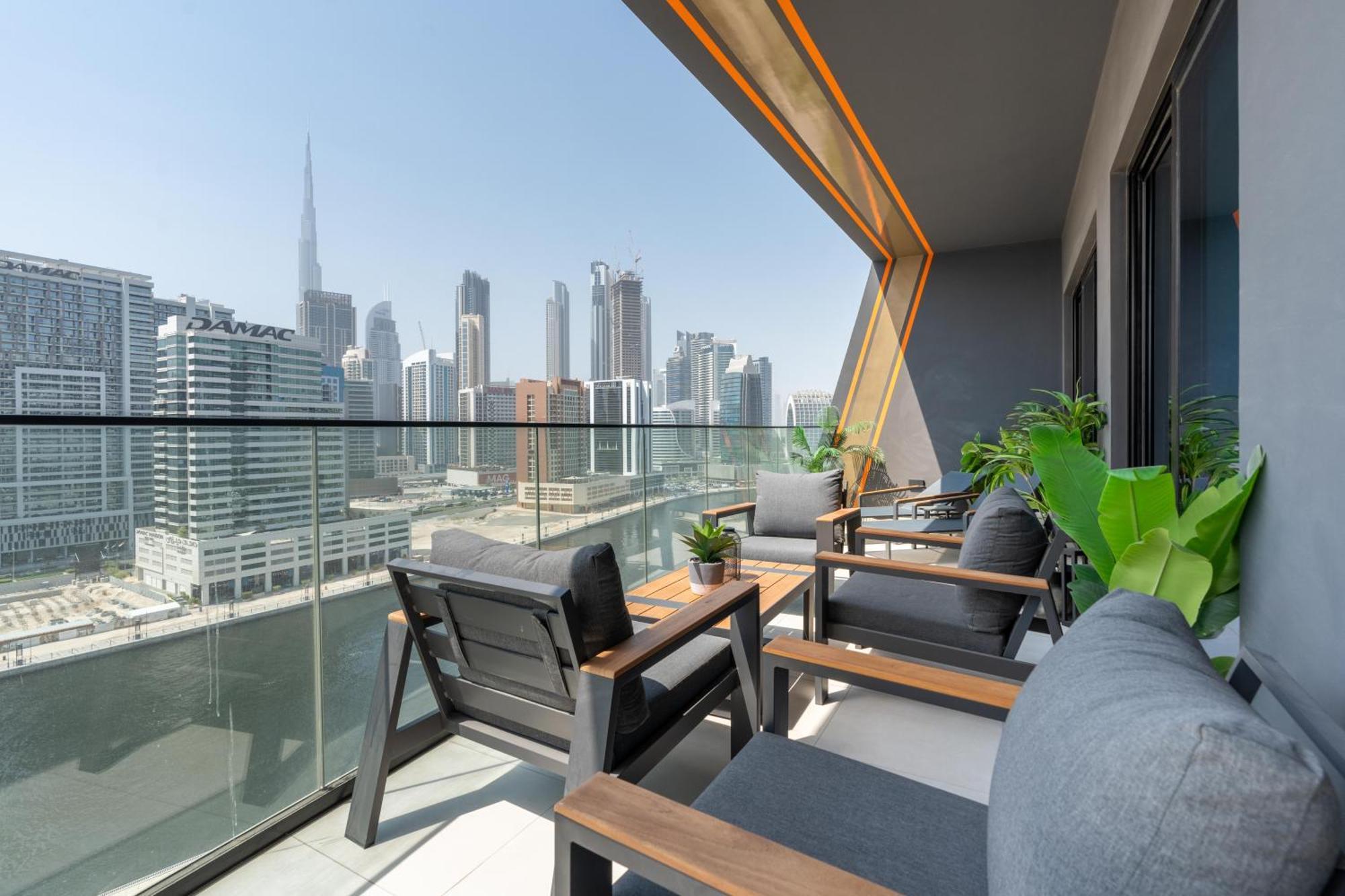 Stunning 2bd Business Bay Apartment *