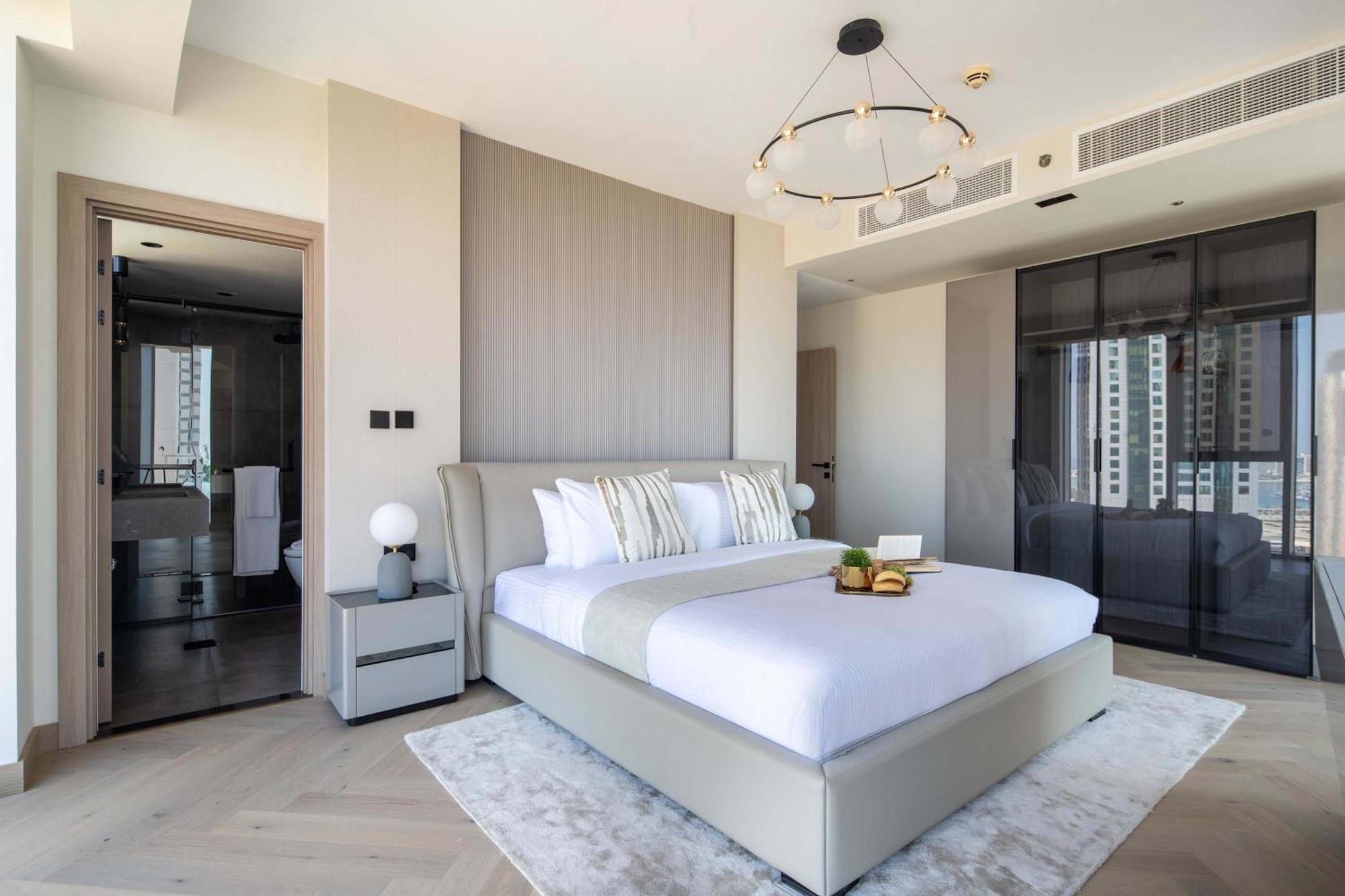 Frank Porter - Trident Grand * Dubai