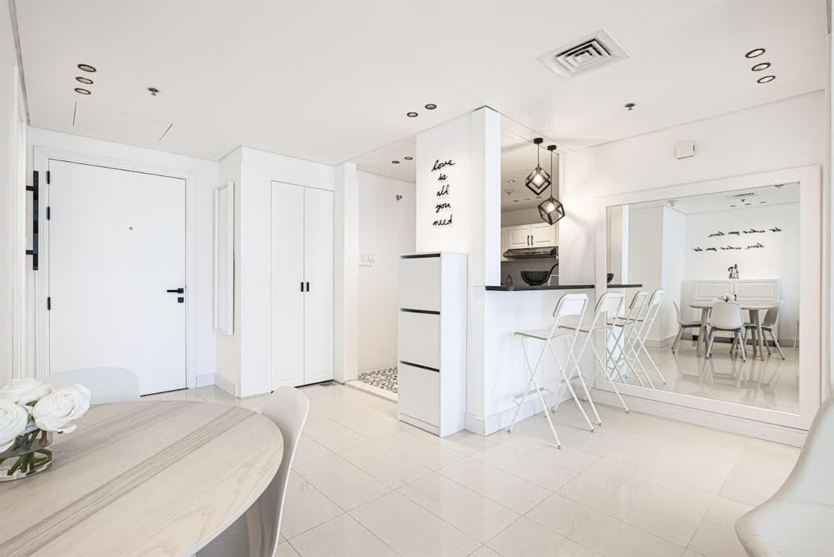 Apartment Chic 1br With Stunning Views *