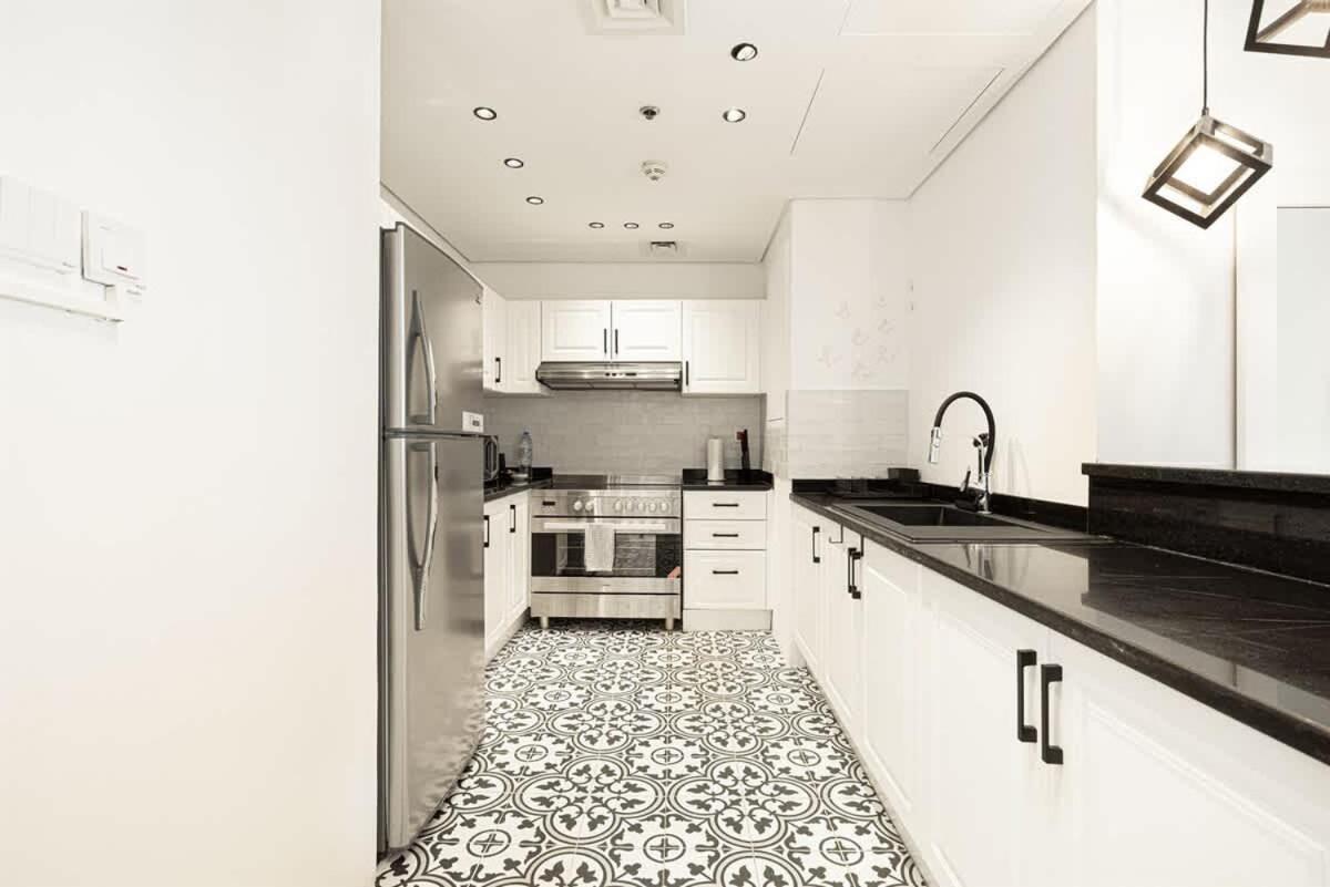 Chic 1br With Stunning Views * Dubai