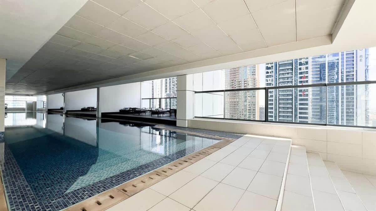 Apartment Chic 1br With Stunning Views