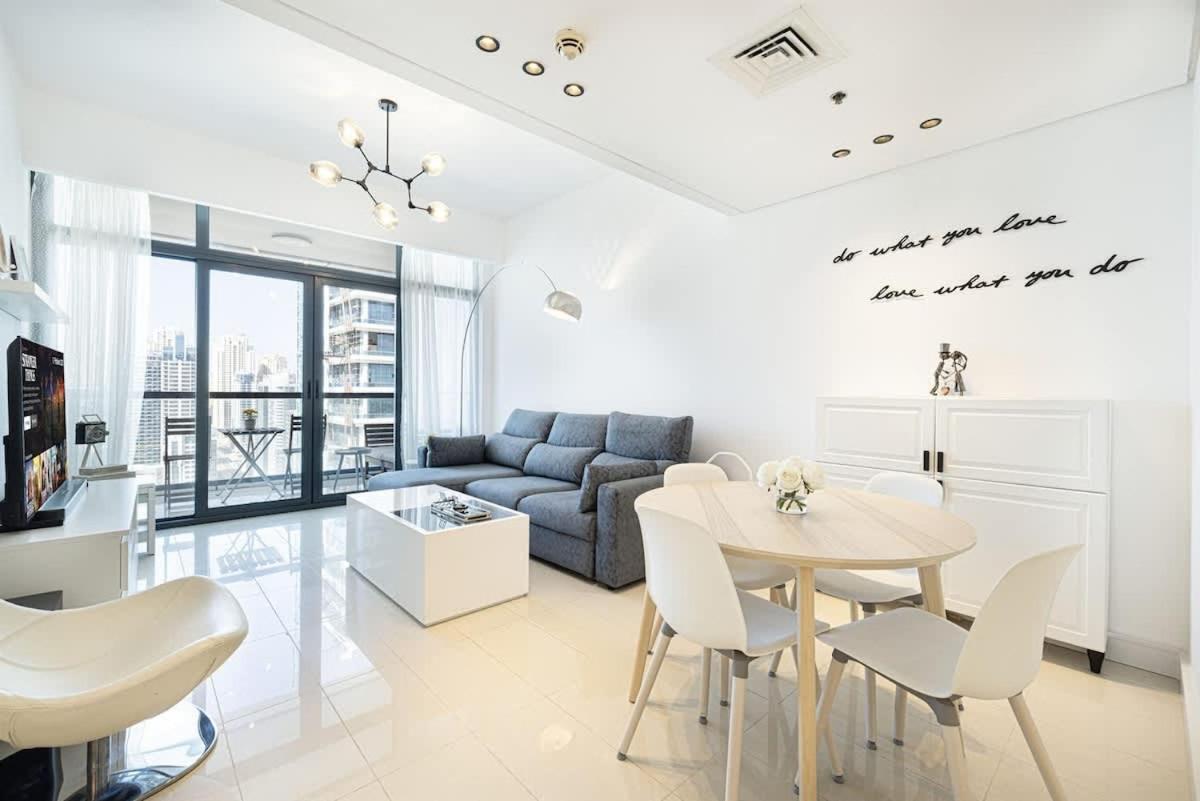 Chic 1br With Stunning Views *
