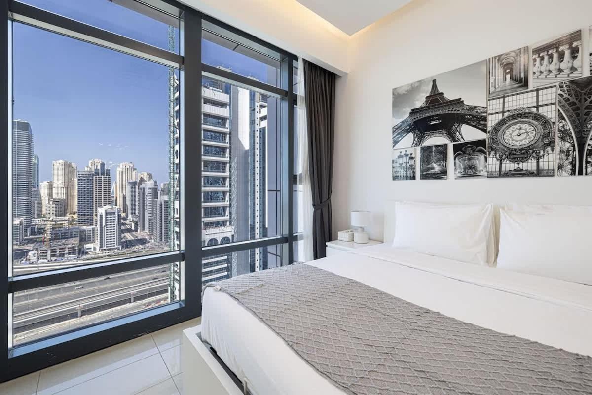 Chic 1br With Stunning Views Apartment