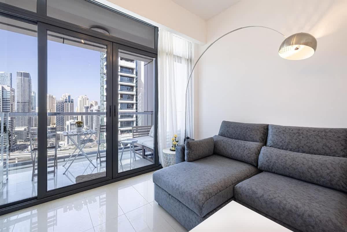 Chic 1br With Stunning Views * Dubai
