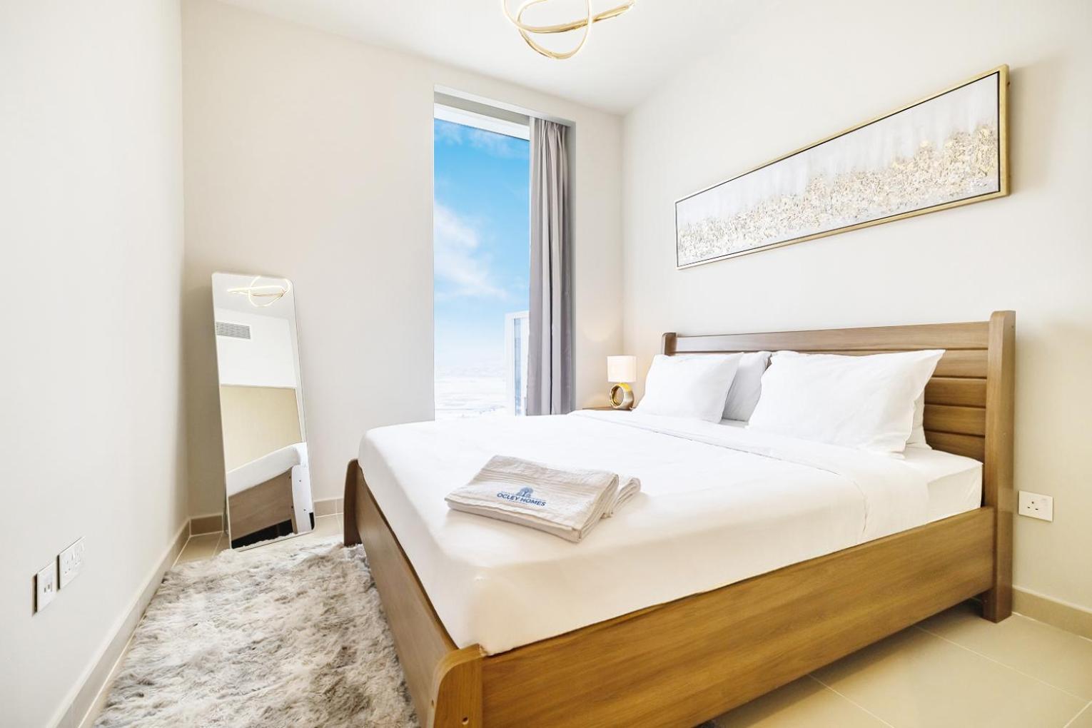 Modern On 33rd Floor In Creek Apartment *